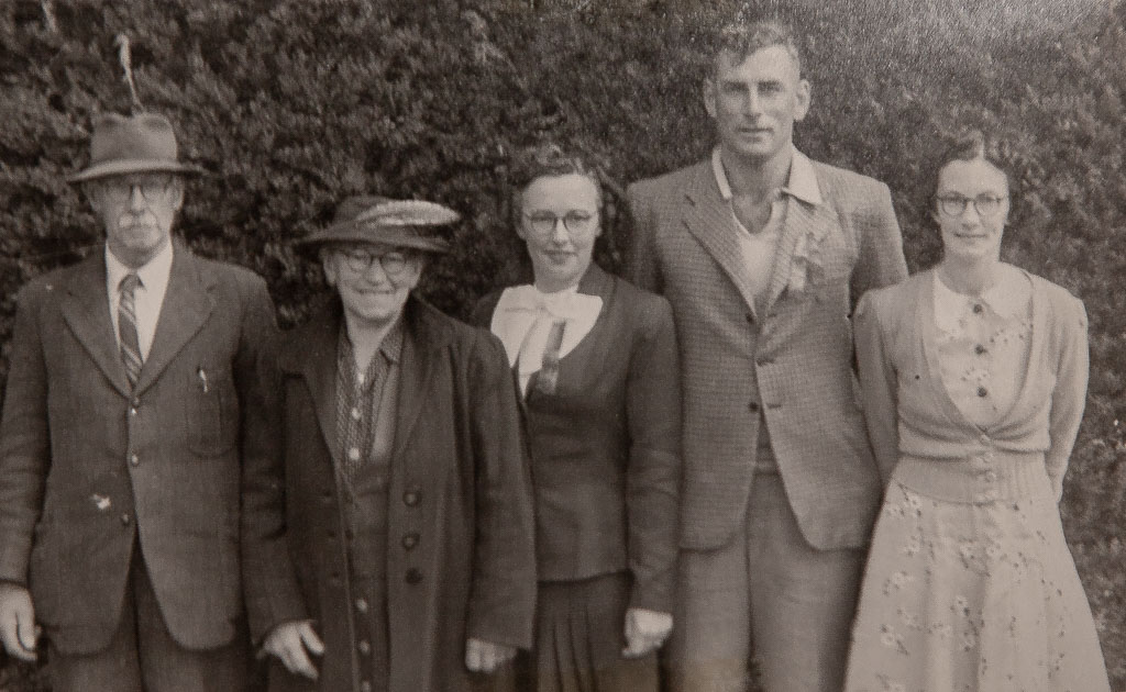 Bertie & Sarah Cloake and family