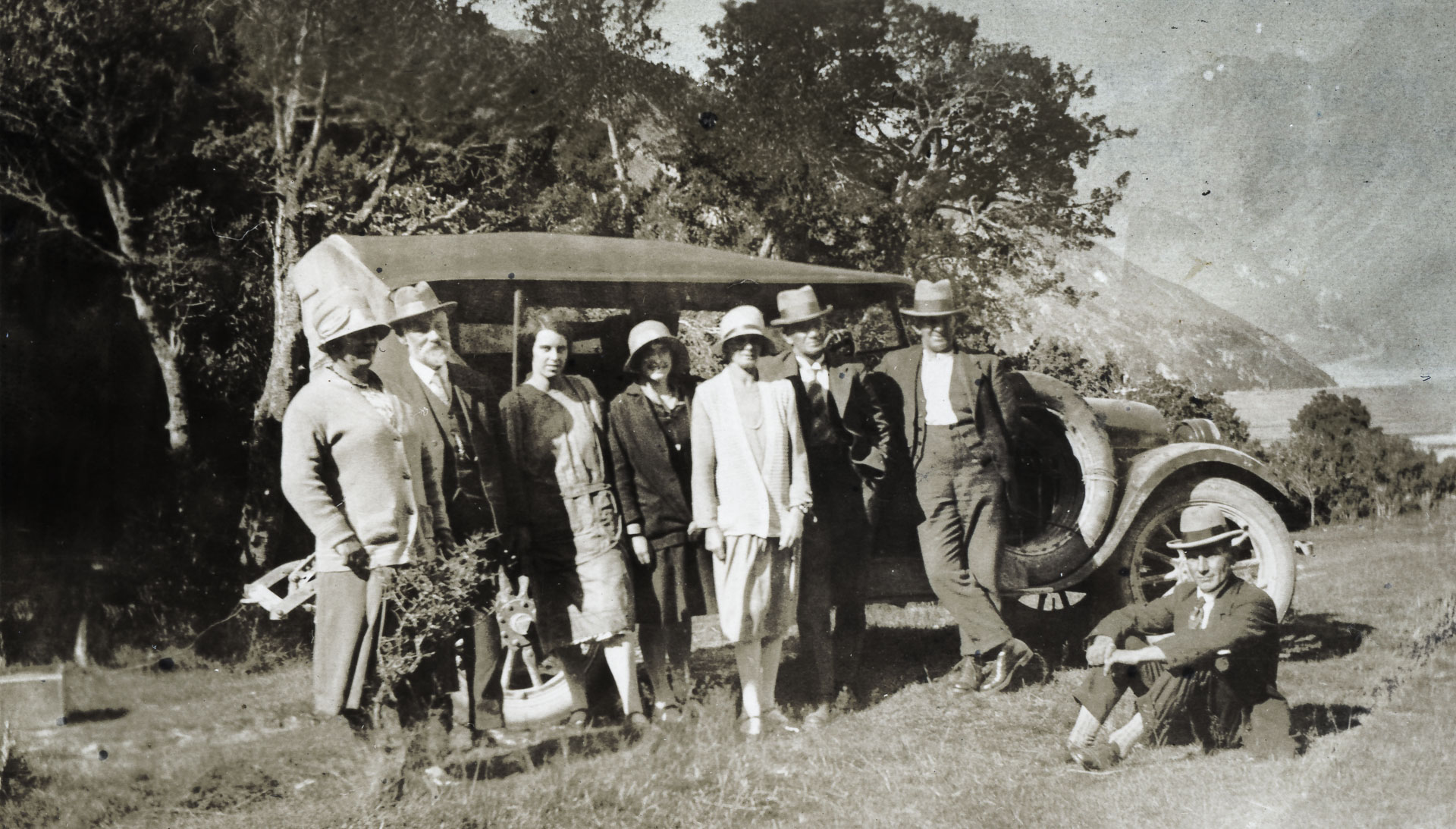 The Hudson Super 6 nine-seater at Mt Cook: David Thomas Cloake's 1920s visit to New Zealand. This same vehicle, operated by Bennett's Garage, transported rural children to Timaru schools.