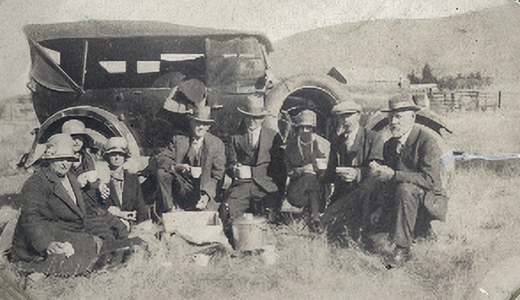 Sarah Cloake, Amy Screech, etc, Bertie and David Cloake, visiting Meikleburn